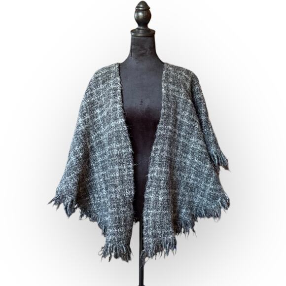 Vintage Weave of The Irish Gray Plaid Wool Cape Wrap Shawl w/Fringe One Size - Picture 11 of 11